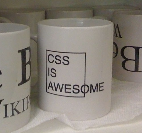 Кружка с надписью «CSS is awesome»