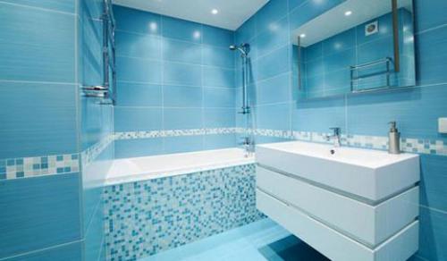 Вертикальное расположение плитки в ванной. Как класть плитку в санузле: вертикально или горизонтально?