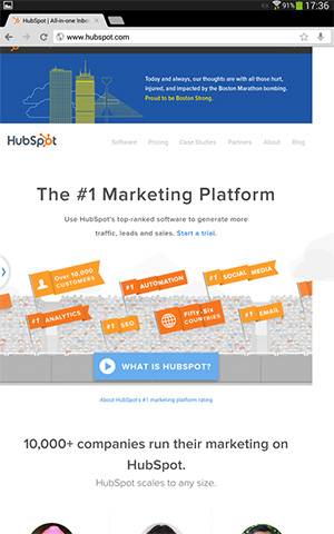 Сайт Hubspot на экране планшета