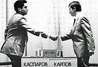 12-й и 13-й чемпионы мира по шахматам Анатолий Карпов (справа) и Гарри Каспаров в 1984—1990 годах провели пять матчей за звание чемпиона мира